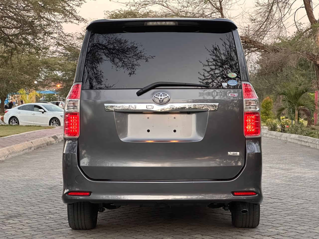 TOYOTA NOAH NEW thumbnail 8